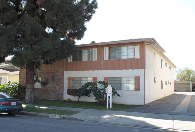 8340 Alameda St in Downey, CA - Foto de edificio - Building Photo