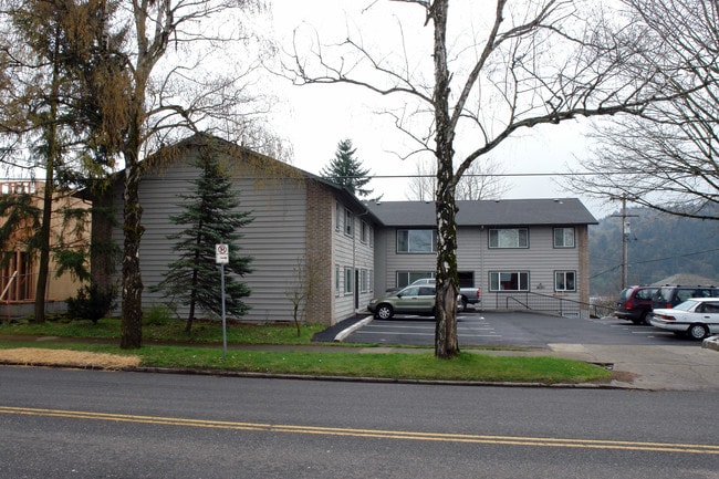 8130 N Willamette Blvd in Portland, OR - Foto de edificio - Building Photo