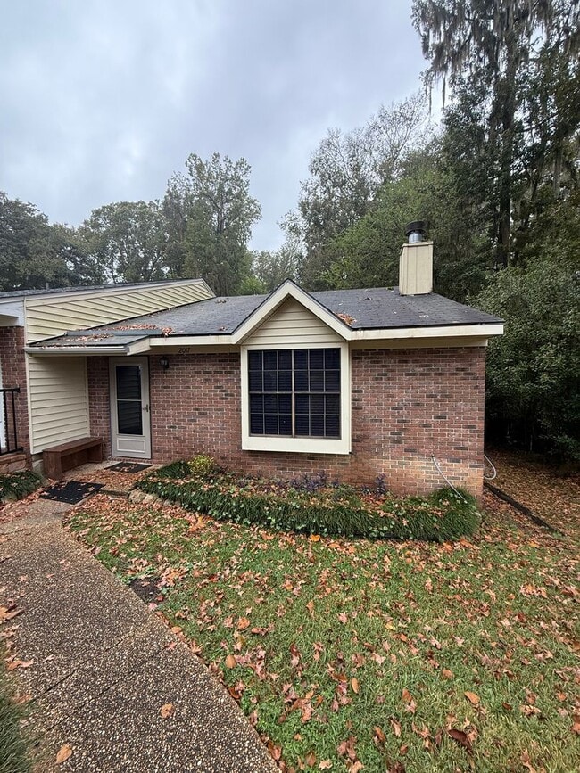 property at 2017 Gardenbrook Ln