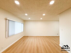 13129 Oxnard St in Los Angeles, CA - Building Photo - Building Photo