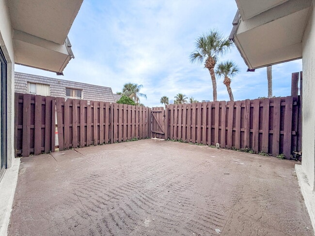 1827 N Congress Ave in West Palm Beach, FL - Building Photo - Building Photo