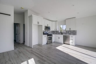 4756 Madison Ave in San Diego, CA - Building Photo - Building Photo