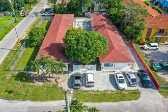 159-165 NE 56th St in Miami, FL - Building Photo - Building Photo