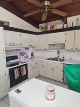 124 Gate Rd in Hollywood, FL - Building Photo - Building Photo