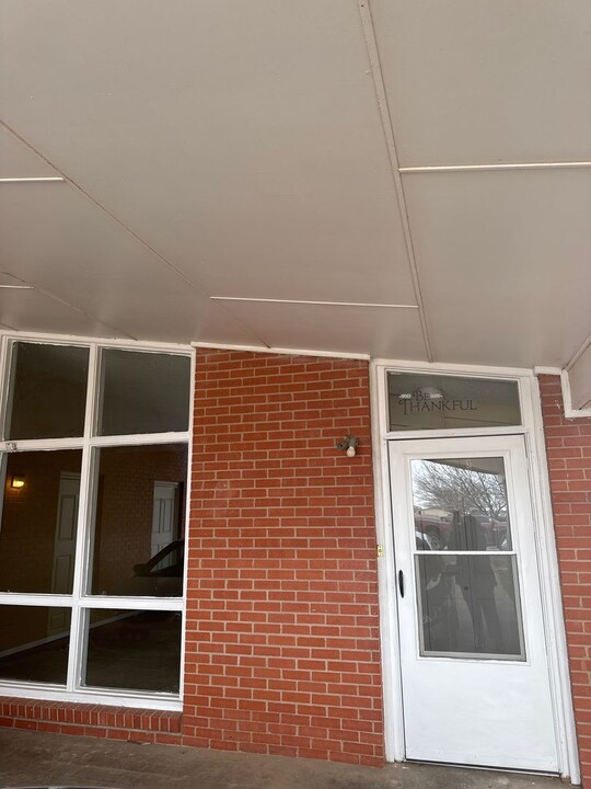 1221 Cameo St in Clovis, NM - Building Photo