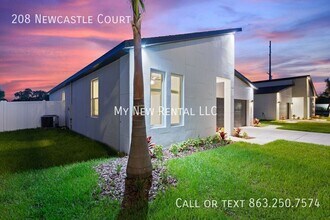 208 Newcastle in Winter Haven, FL - Foto de edificio - Building Photo