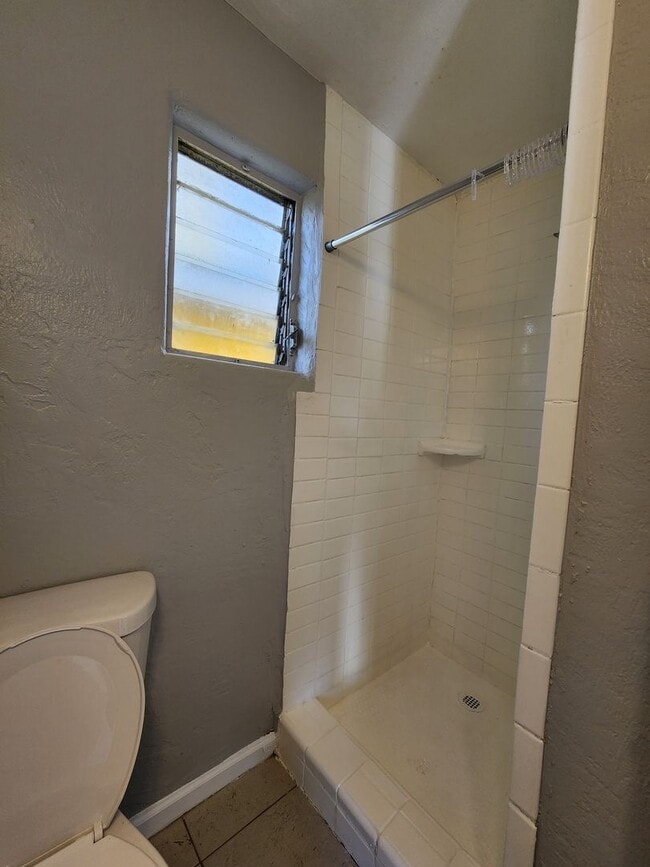 317 Country Club Oval in Daytona Beach, FL - Building Photo - Building Photo