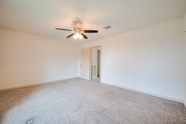 property at 982 W Donovan St