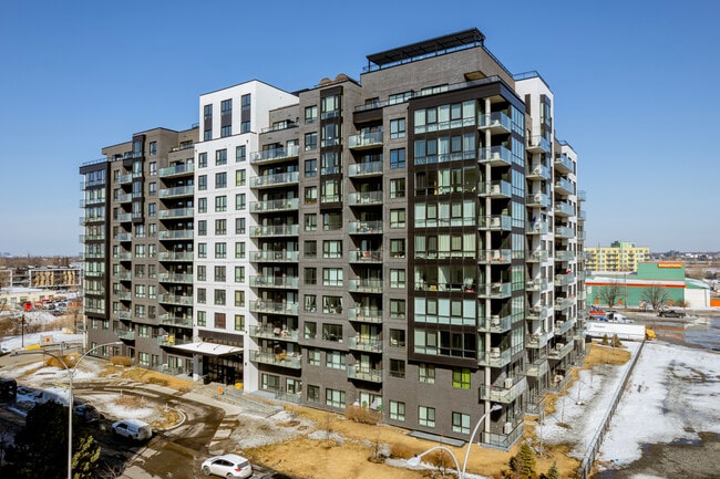 LE 111 in Montréal, QC - Building Photo - Primary Photo