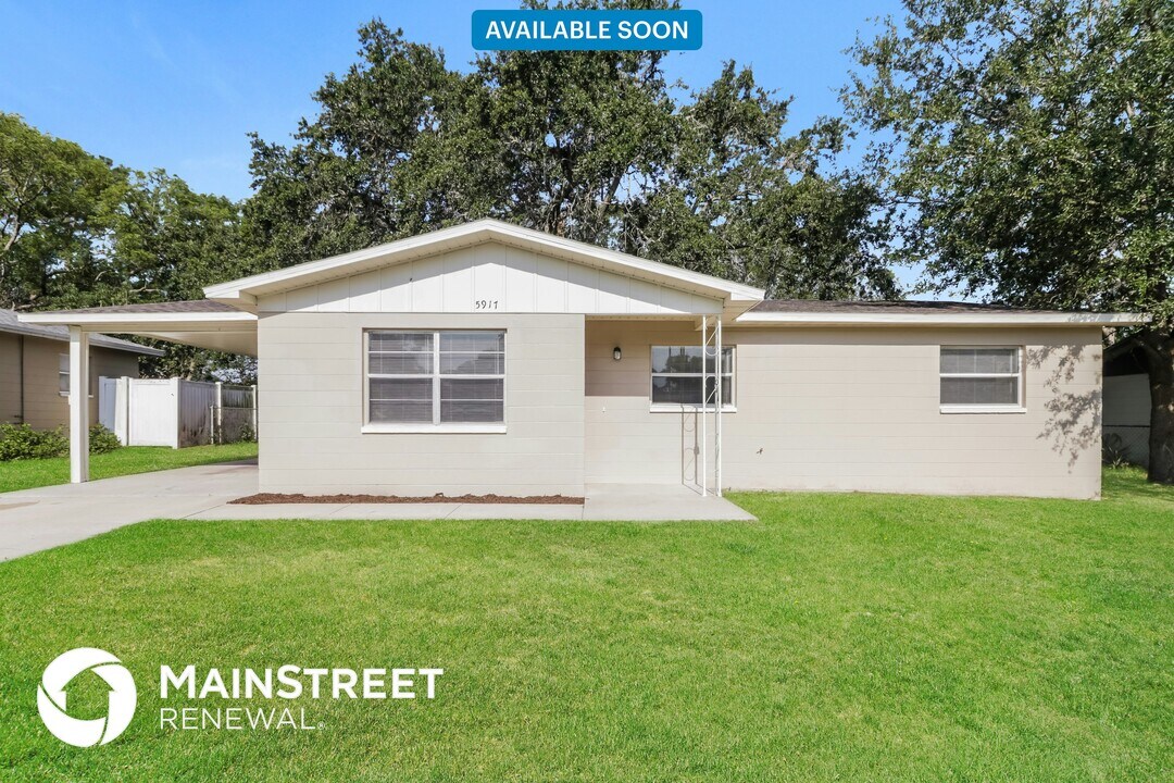 5917 April St E in Lakeland, FL - Building Photo