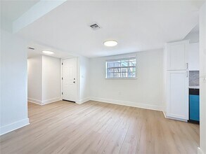 200 Country Club Dr in Largo, FL - Building Photo - Building Photo