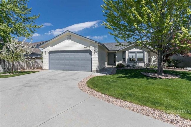 property at 5541 S Indigo Pl