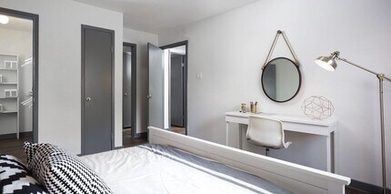 8912 N Lamar Blvd, Unit 213 in Austin, TX - Foto de edificio - Building Photo