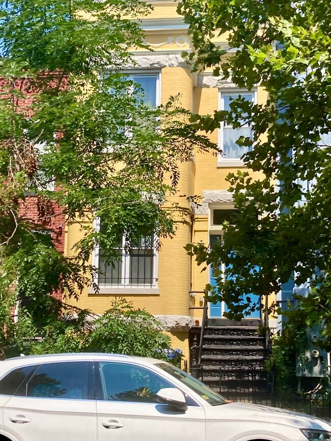 property at 27 Q St NW
