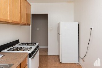 5662 N Ridge Ave in Chicago, IL - Building Photo - Building Photo