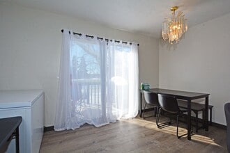 5528 Brookdale Dr N in Minneapolis, MN - Building Photo - Building Photo