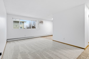 1100 69th Ave N, Unit 102 in Brooklyn Center, MN - Building Photo