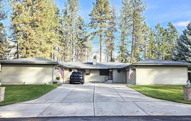 6902 N Old Fort Dr in Spokane, WA - Building Photo - Building Photo