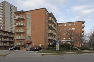 3041 Jaguar Valley Dr in Mississauga, ON - Building Photo