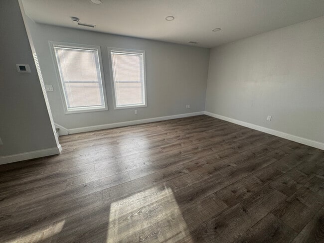 10 Bouton St in Norwalk, CT - Foto de edificio - Building Photo