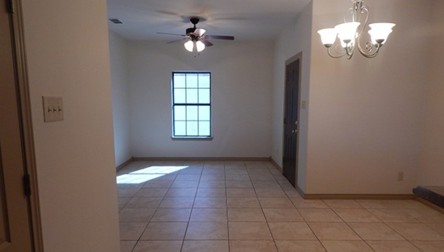 Bustamante Apartments in Laredo, TX - Foto de edificio - Interior Photo