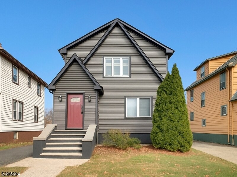 385 E Main St in Somerville, NJ - Building Photo