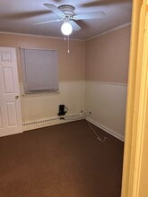 1547 Cleveland Ave, Unit Right side in East Meadow, NY - Foto de edificio - Building Photo