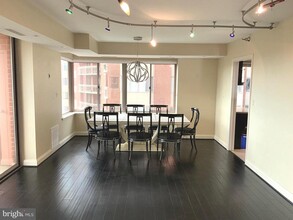 5800 Nicholson Ln in Rockville, MD - Building Photo - Building Photo