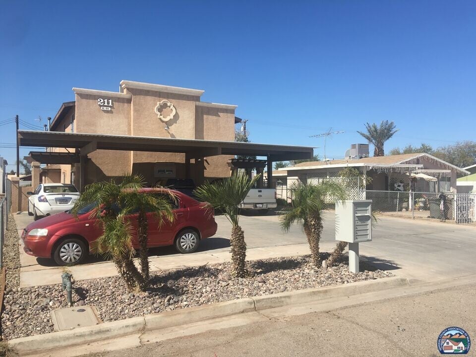 211 N K St in Imperial, CA - Building Photo