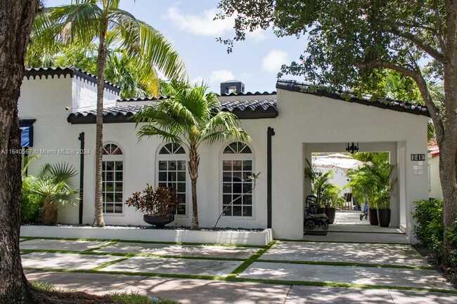 1213 Alberca St in Coral Gables, FL - Building Photo - Building Photo