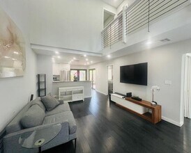 317 City View Dr in Fort Lauderdale, FL - Building Photo - Building Photo