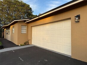 602 NE 38th St in Oakland Park, FL - Building Photo - Building Photo