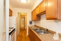 510 W Briar Pl, Unit 306 in Chicago, IL - Foto de edificio - Building Photo