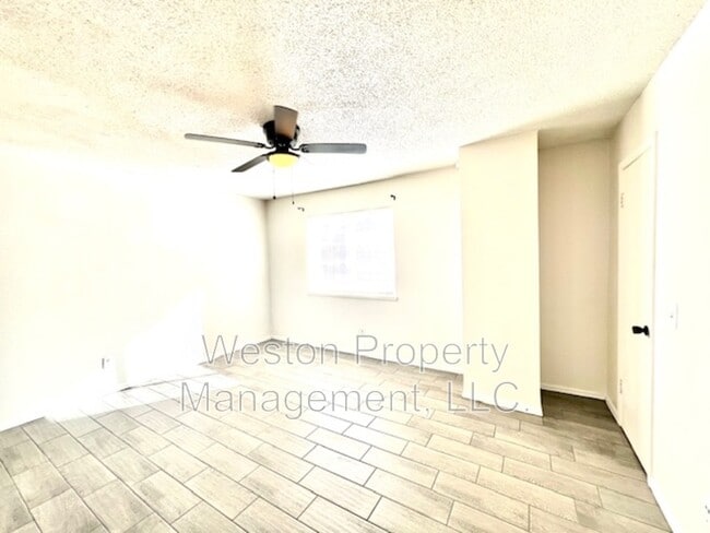 6054 Northwest Expy in Oklahoma City, OK - Building Photo - Building Photo