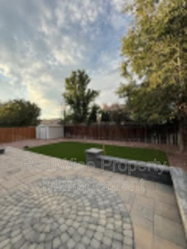 725 NE Negus Pl in Redmond, OR - Building Photo - Building Photo