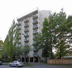 Collingwood Towers in Vancouver, BC - Building Photo - Building Photo