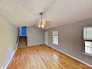 384 Thornbrooke Dr in Hiram, GA - Building Photo - Building Photo