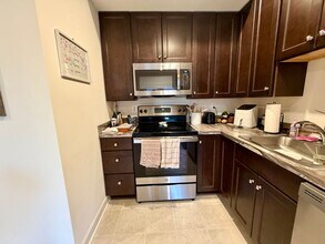 1076 Delphi Ln in Charlottesville, VA - Building Photo - Building Photo