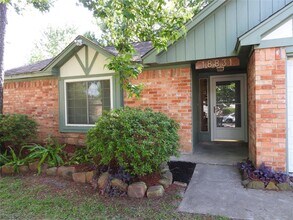 18831 Yaupon Trail in Humble, TX - Foto de edificio - Building Photo