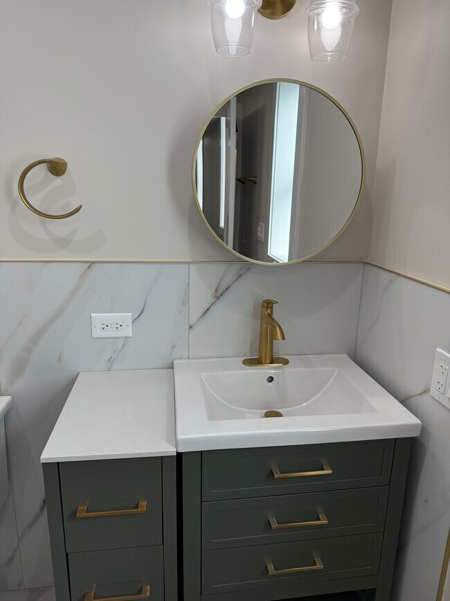 330 Barton Ave, Unit G in Evanston, IL - Building Photo - Building Photo