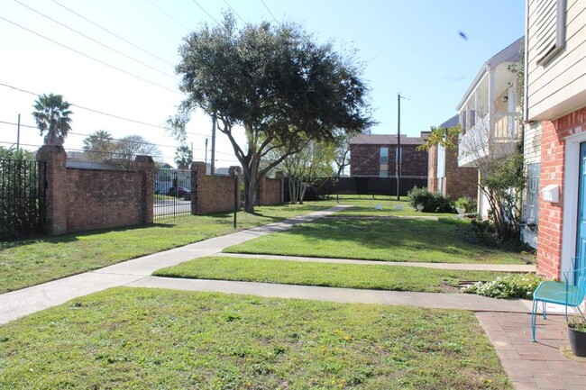 1901 Back Bay Dr in Galveston, TX - Building Photo - Building Photo