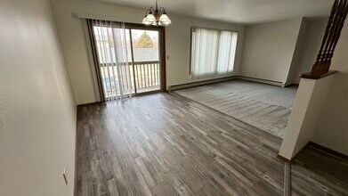 Pebble Creek Apartments in Sioux Falls, SD - Building Photo - Building Photo