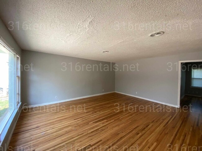 911-915 N Oliver St in Wichita, KS - Building Photo - Building Photo