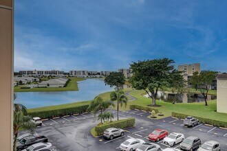 7076 Huntington Ln, Unit 5070 in Delray Beach, FL - Building Photo - Building Photo