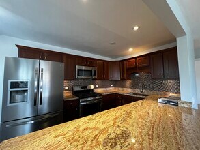 2405 W Balmoral Ave in Chicago, IL - Building Photo - Building Photo