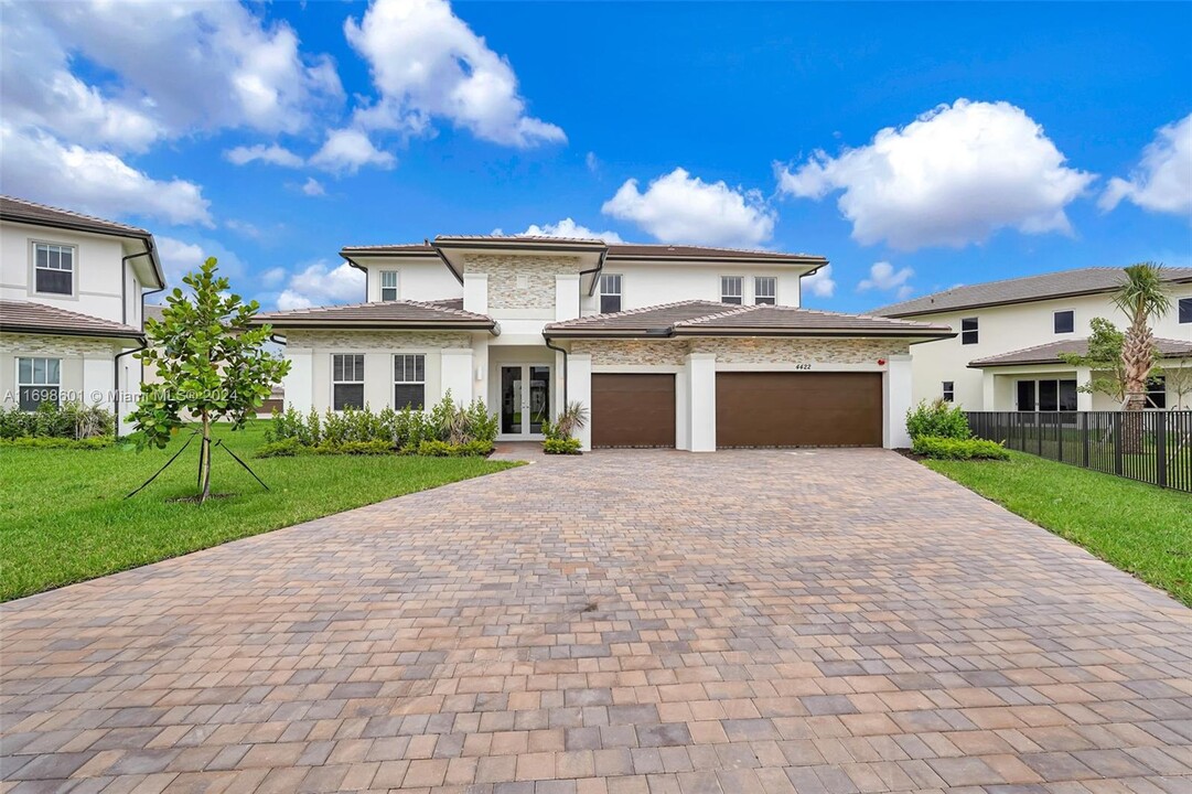 4422 SW 122nd Terrace in Cooper City, FL - Foto de edificio