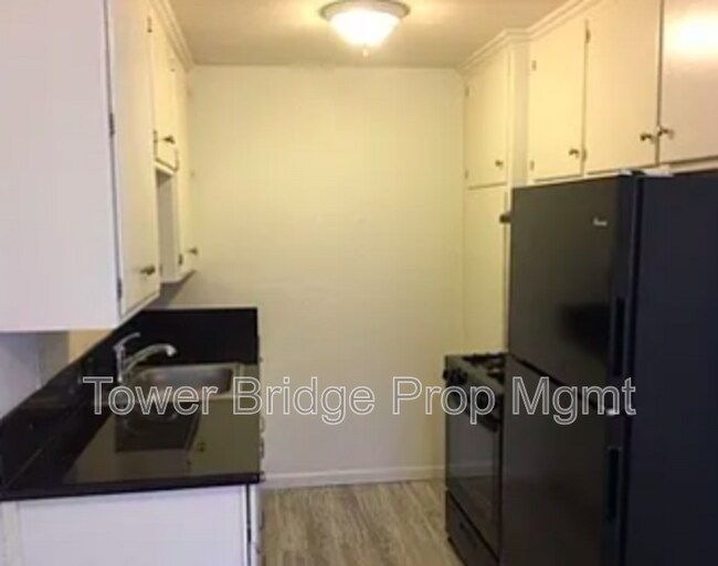 2701 San Fernando Way in Sacramento, CA - Building Photo - Building Photo