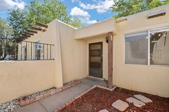 7416 Patricia Dr NE in Albuquerque, NM - Foto de edificio - Building Photo