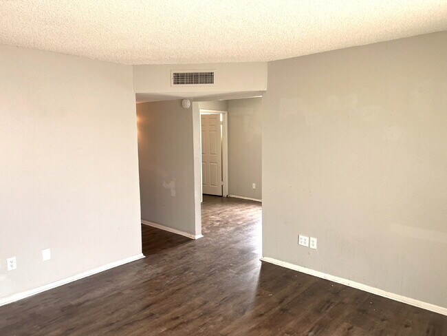 1925 W Village Dr in Phoenix, AZ - Building Photo - Building Photo