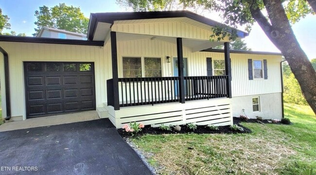 1805 Ferd Hickey Rd NW